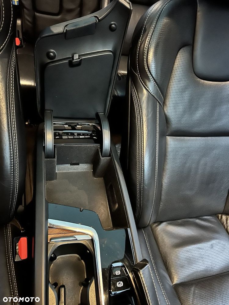 Volvo XC 90 - 23