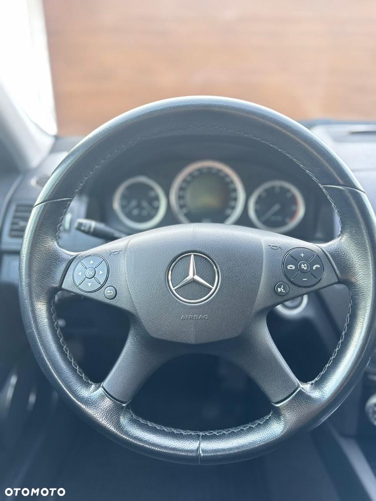 Mercedes-Benz Klasa C 220 CDI DPF Automatik BlueEFFICIENCY Avantgarde - 22