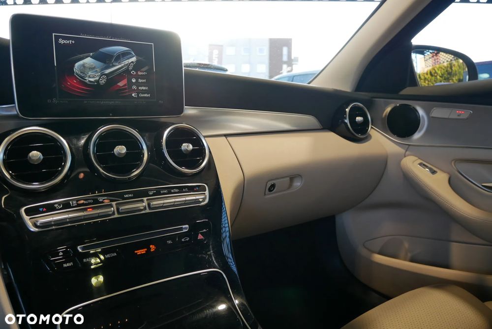 Mercedes-Benz Klasa C 200 4-Matic 9G-TRONIC - 28
