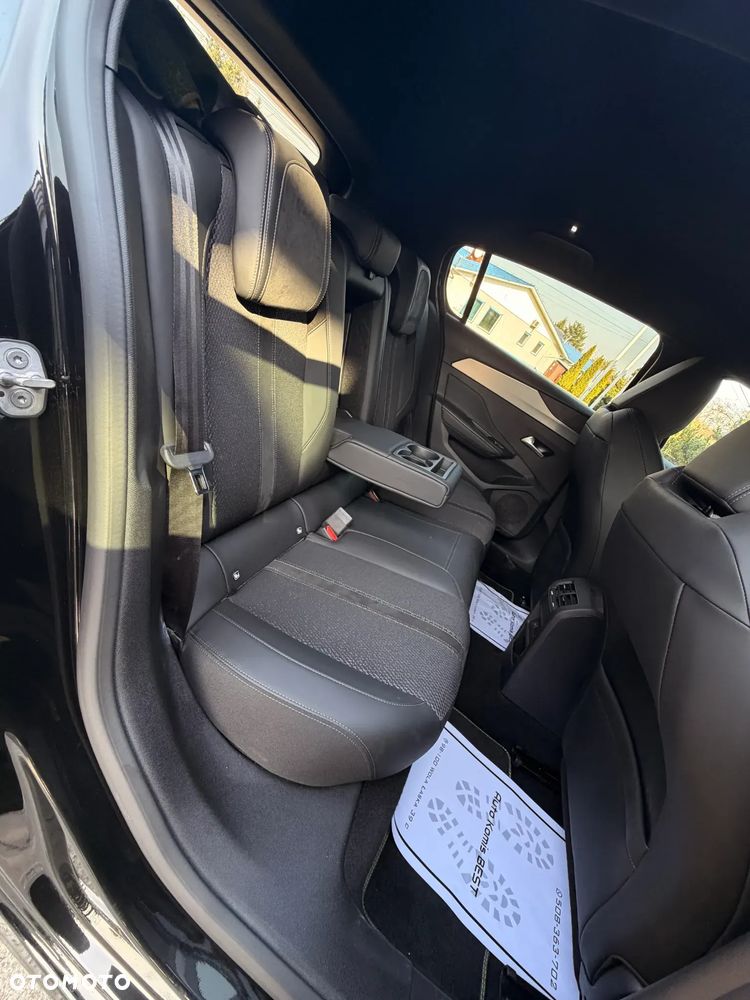 Peugeot 308 180 e-EAT8 GT - 29
