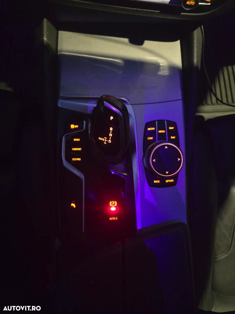 BMW Seria 5 520d xDrive AT - 17