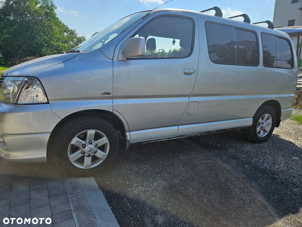Toyota Hiace - 11