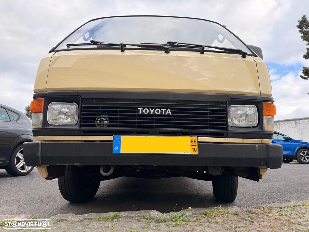 Toyota HiAce - 12