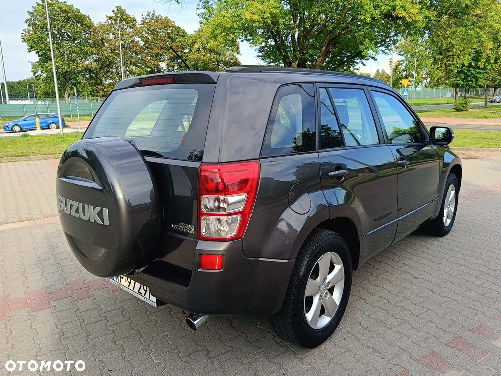 Suzuki Grand Vitara 2.0 - 24