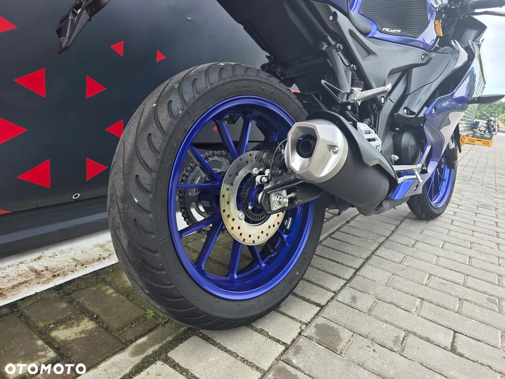 Yamaha YZF - 8