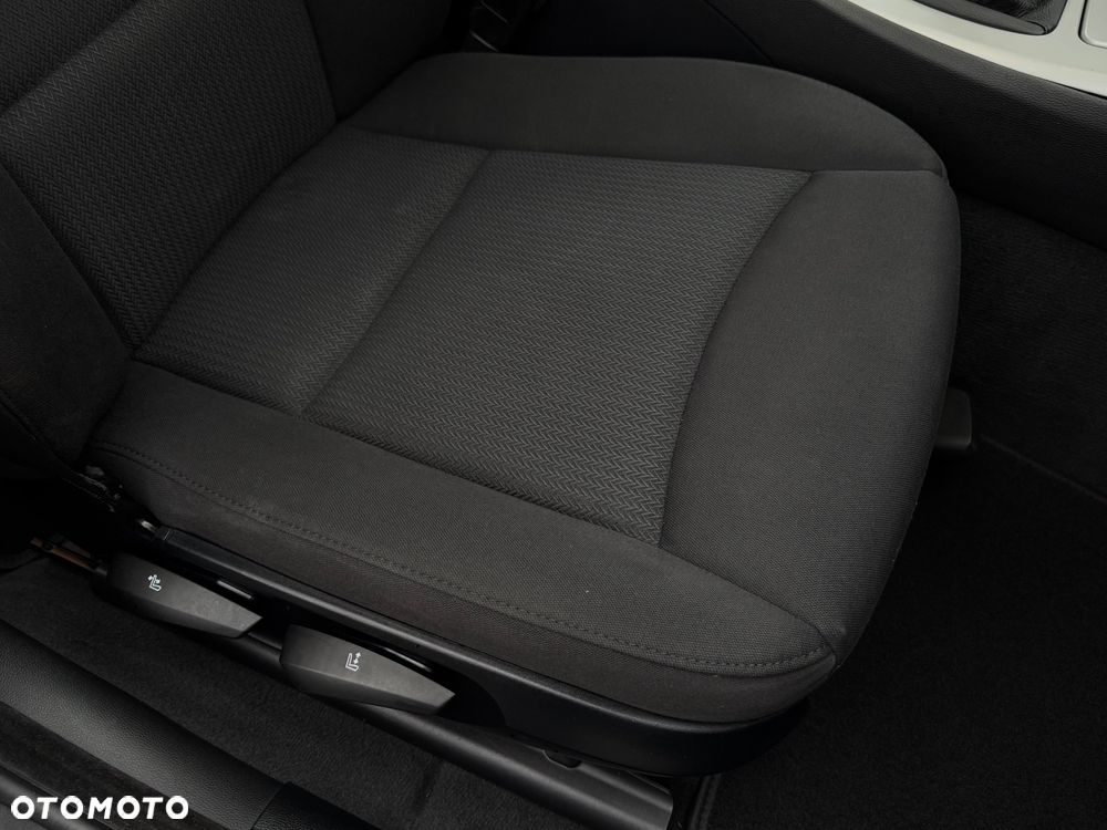 BMW Seria 3 318d Touring - 28