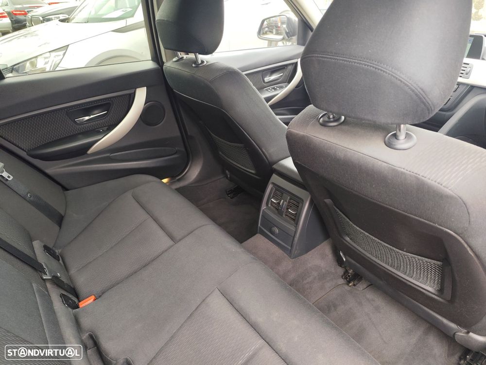 BMW 320 d DPF Touring - 27