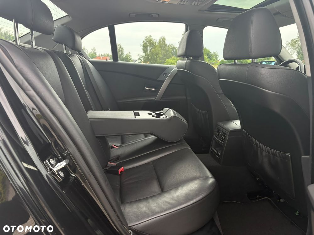 BMW Seria 5 525d - 29