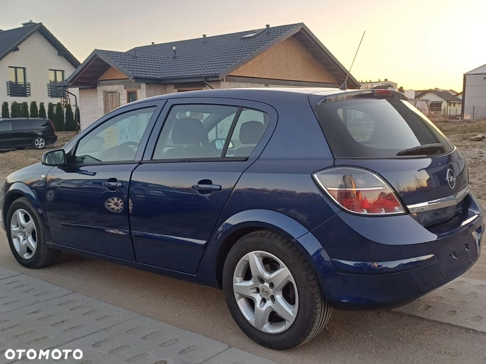 Opel Astra 1.6 Elegance Easytronic - 4