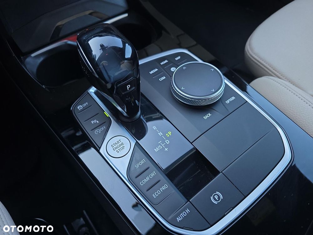 BMW Seria 2 216d - 22