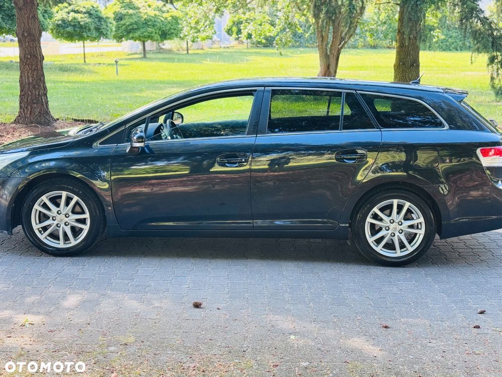 Toyota Avensis 2.2 D-4D Premium - 3
