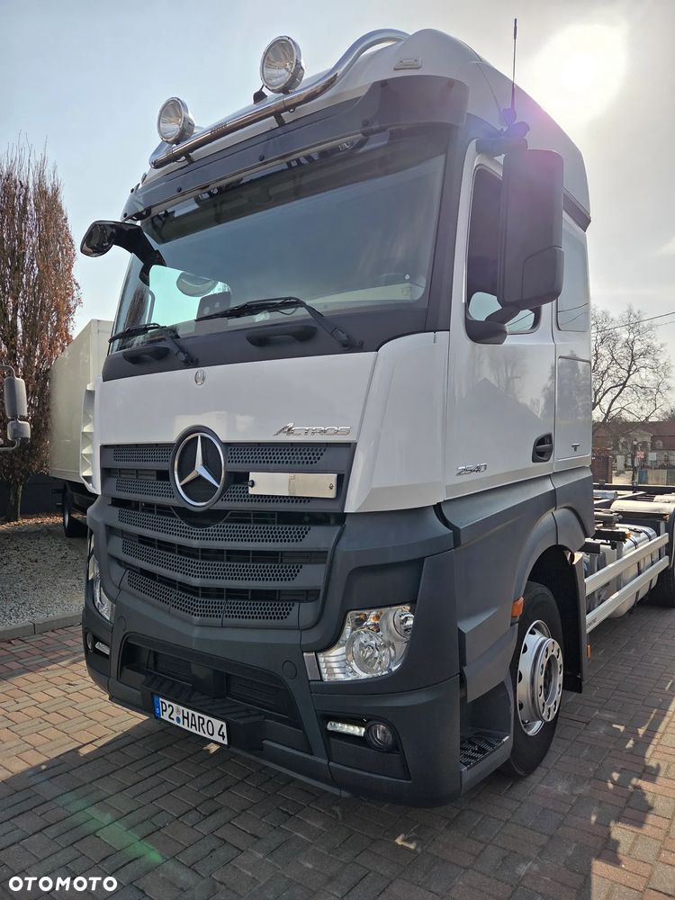 Mercedes-Benz Actros - 4