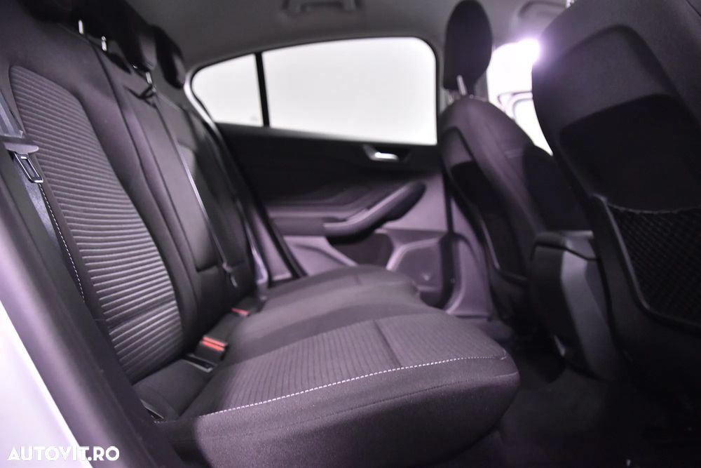 Ford Focus - 12