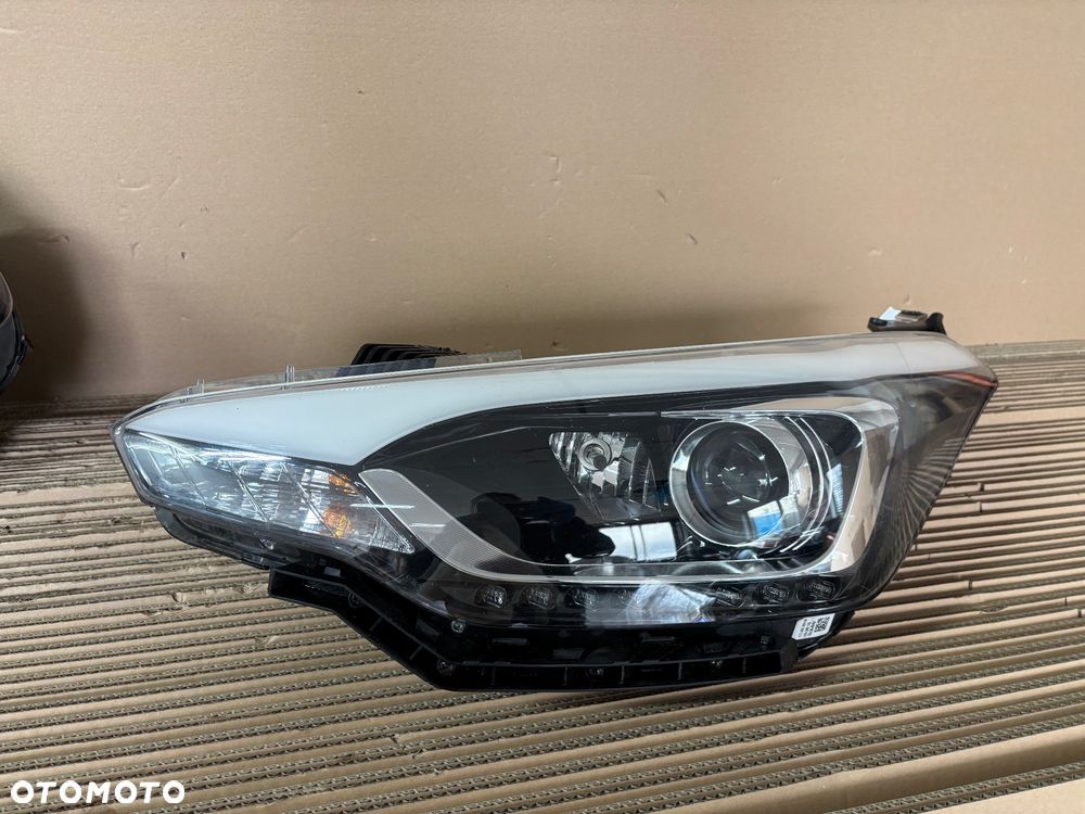 Hyundai I20 II 2 14- lampa lewa soczewka led92101 C8200 - 5