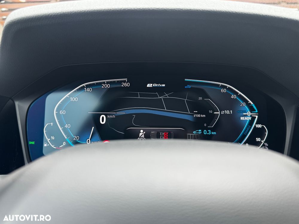 BMW Seria 3 330e Aut. Luxury Line - 32