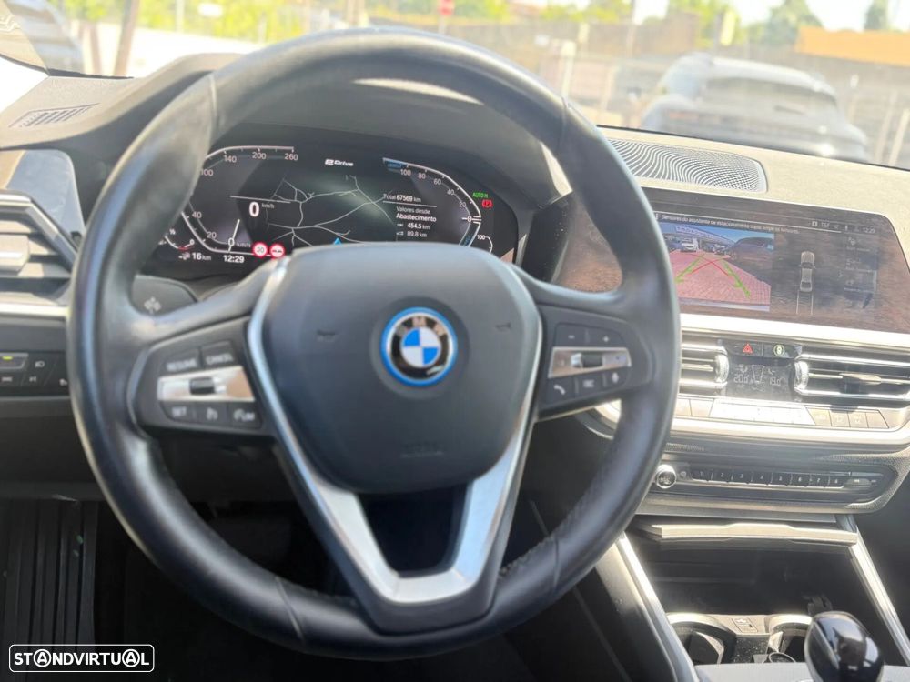BMW 330 e Aut. Luxury Line - 7