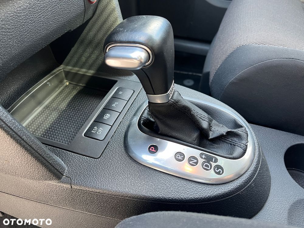 Volkswagen Touran 2.0 TDI DPF DSG Cross - 10