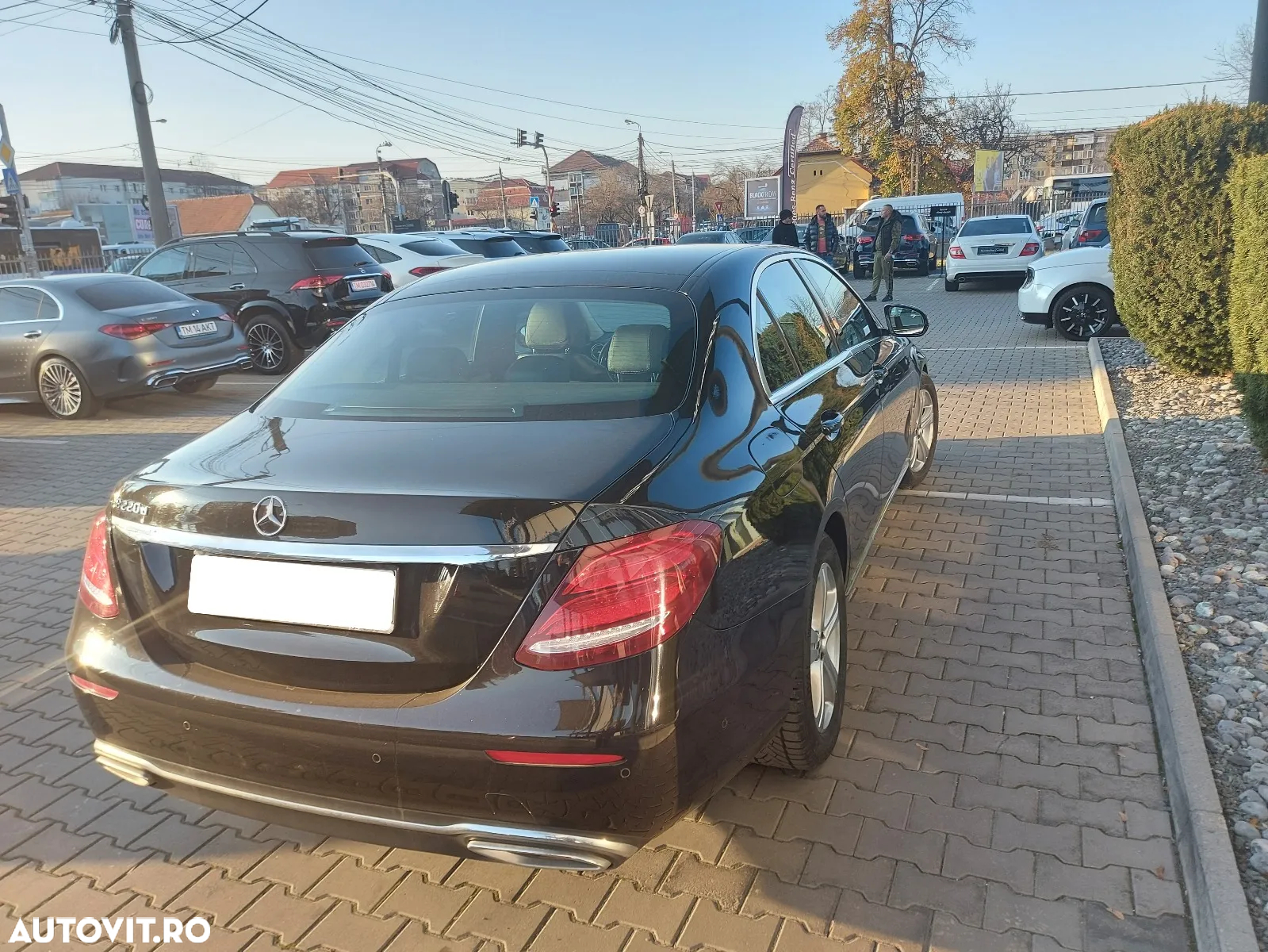 Mercedes-Benz E 220 d 4Matic 9G-TRONIC Avantgarde - 3