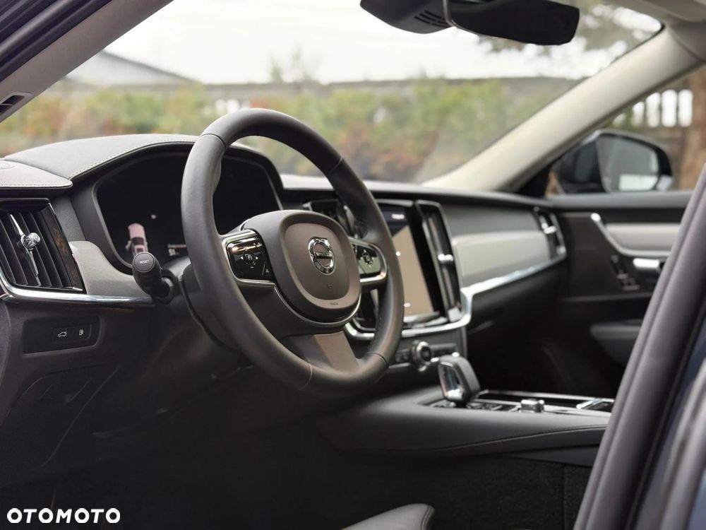 Volvo V90 T6 AWD Plug-In Hybrid Plus Dark - 11