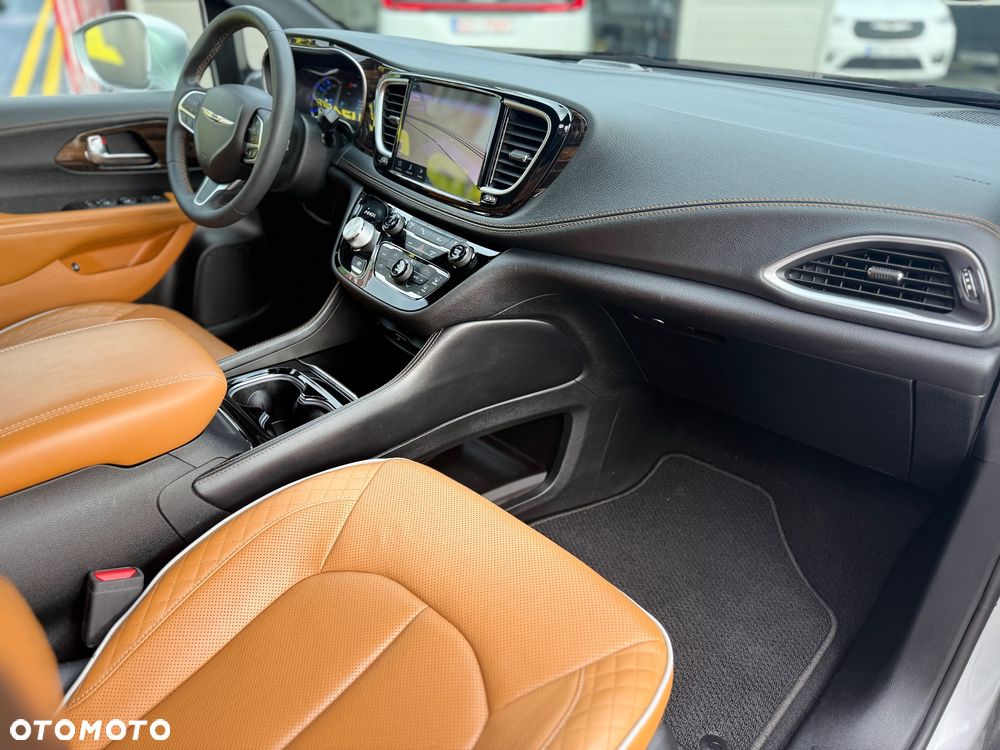 Chrysler Pacifica - 18