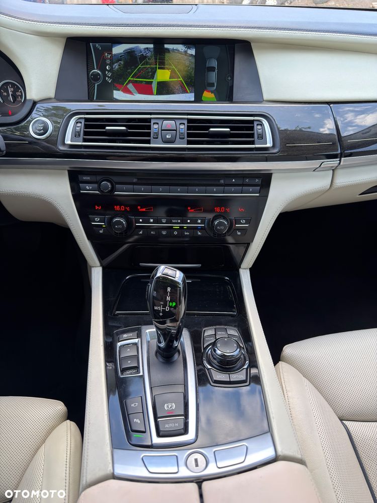 BMW Seria 7 760Li - 11
