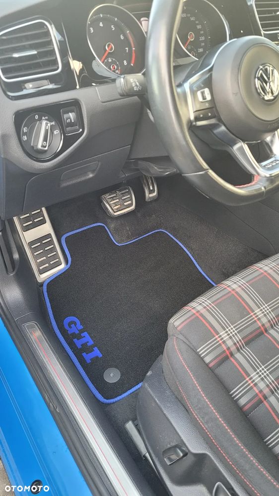 Volkswagen Golf - 20