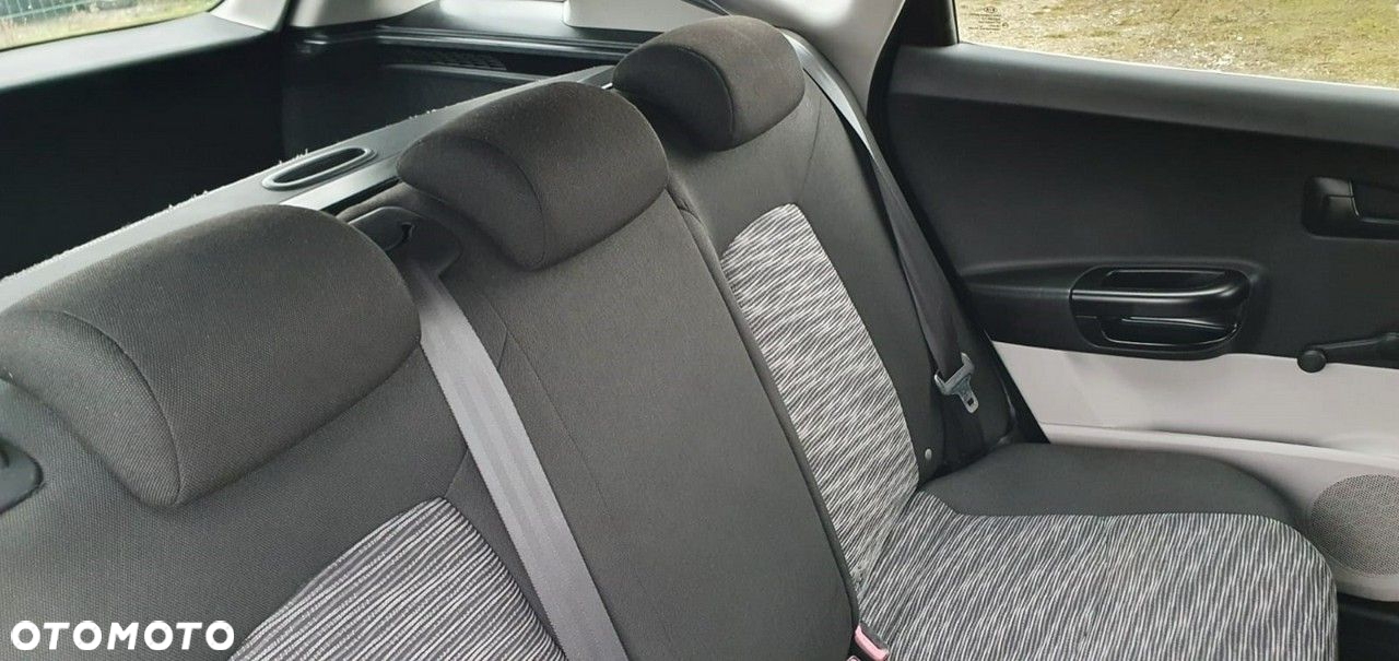 Kia Ceed - 14