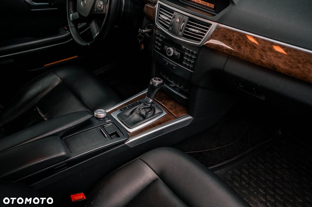 Mercedes-Benz Klasa E 200 CDI DPF BlueEFFICIENCY 7G-TRONIC Elegance - 18