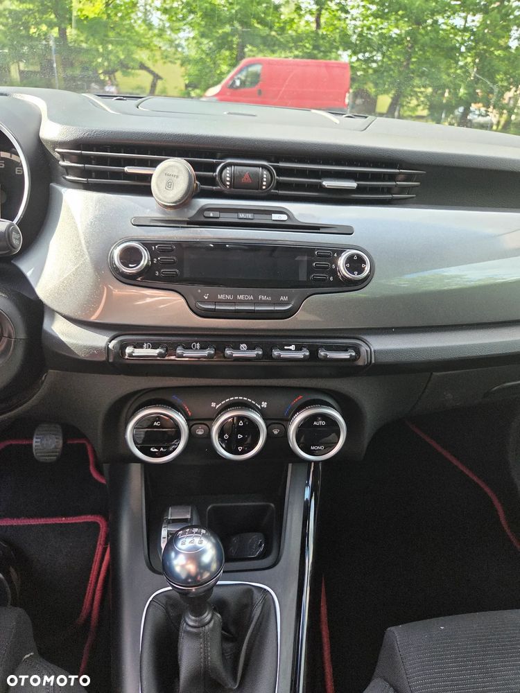 Alfa Romeo Giulietta 1.4 TB Distinctive - 16