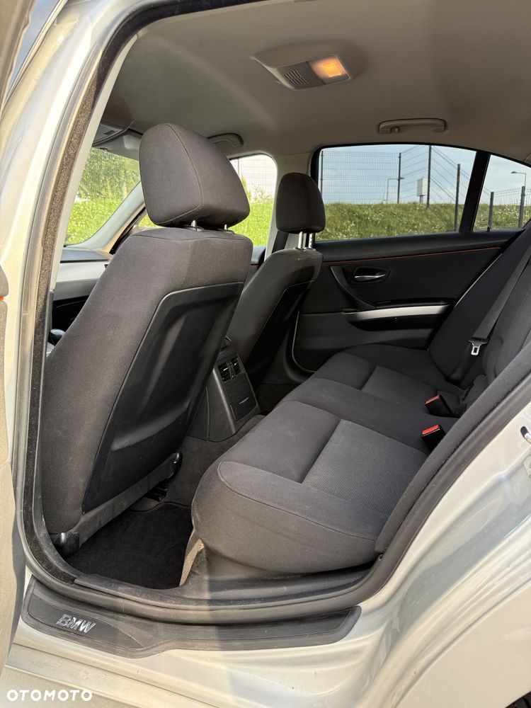 BMW Seria 3 318d - 15