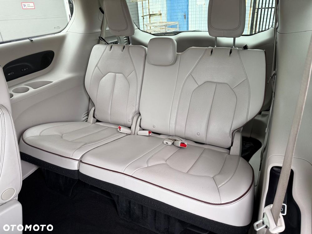 Chrysler Pacifica - 30