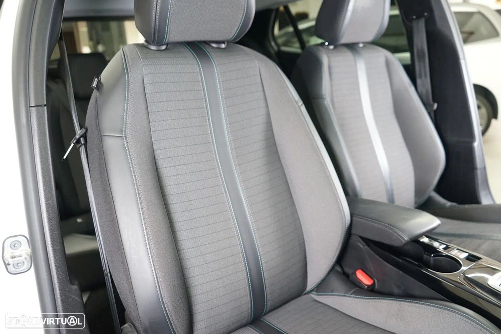 Peugeot 2008 1.2 PureTech Allure Pack EAT8 - 39