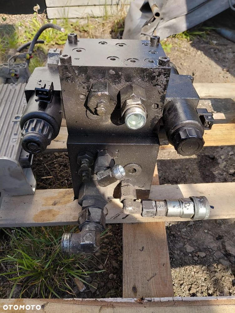Rozdzielacz blok hydrauliczny FAUN - 2