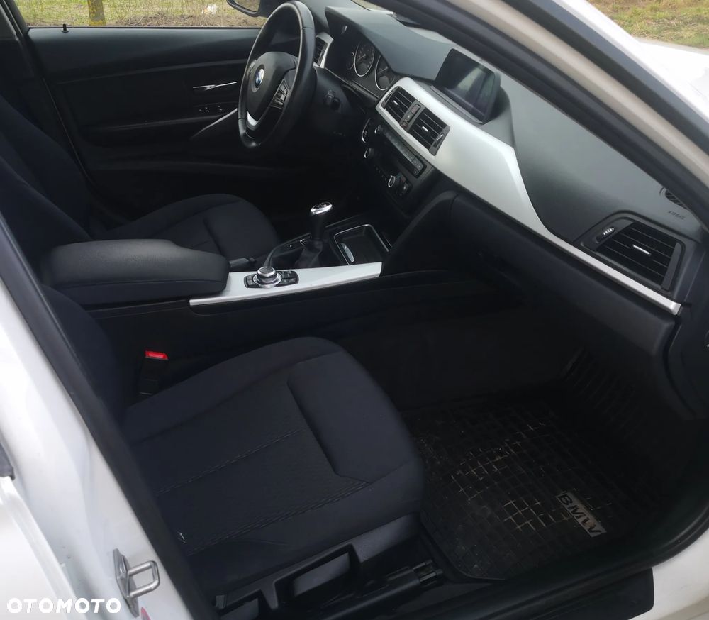 BMW Seria 3 318d DPF Edition Lifestyle - 12
