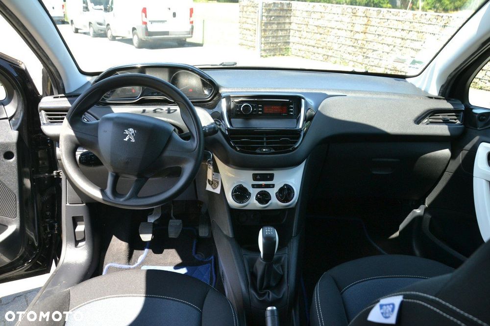Peugeot 208 - 13