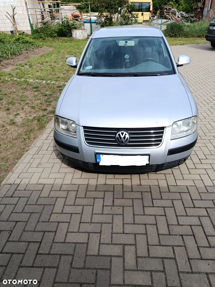 Volkswagen Passat - 1