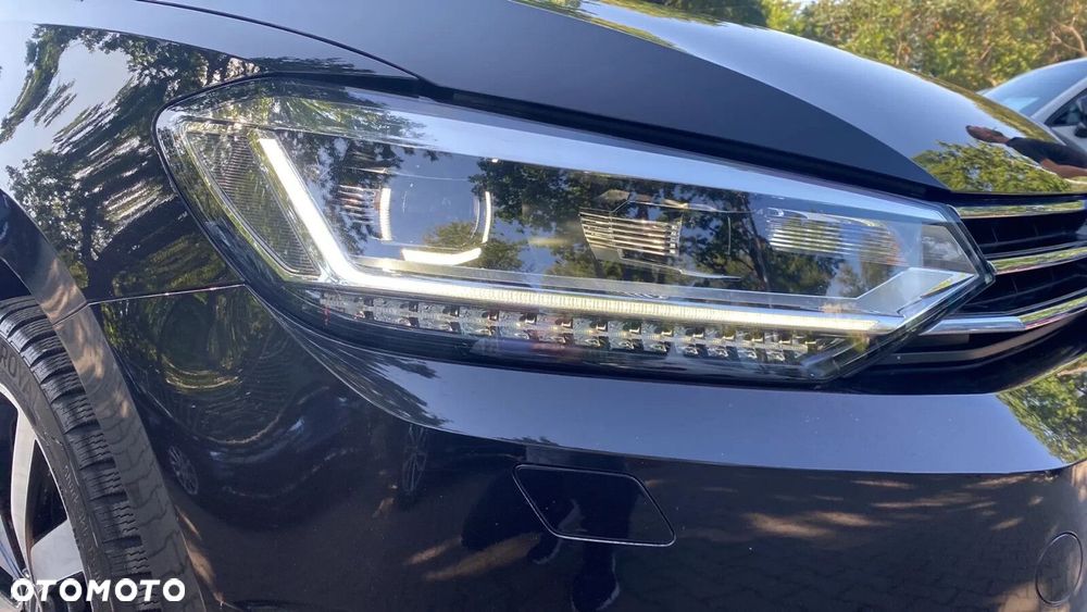 Volkswagen Touran - 11