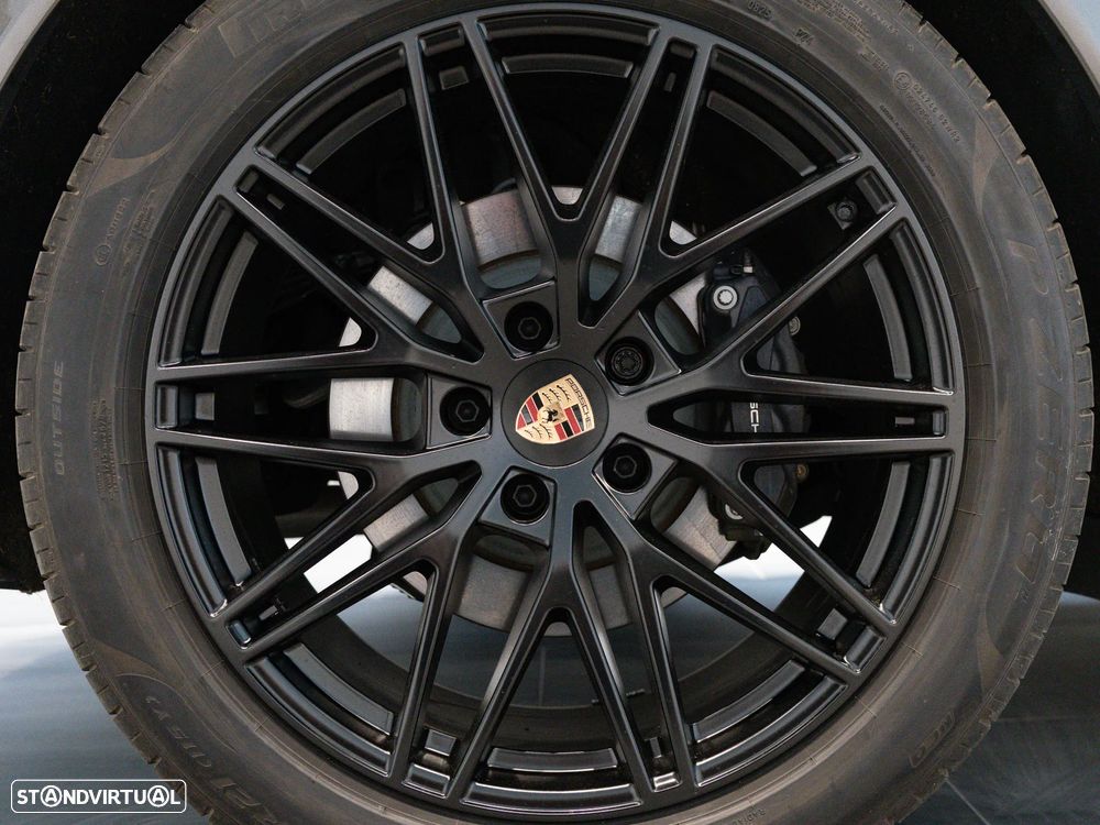 Porsche Cayenne Coupé E-Hybrid - 17