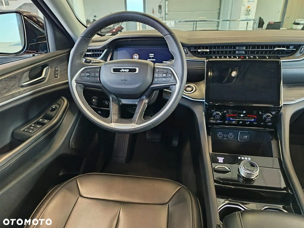 Jeep Grand Cherokee - 12