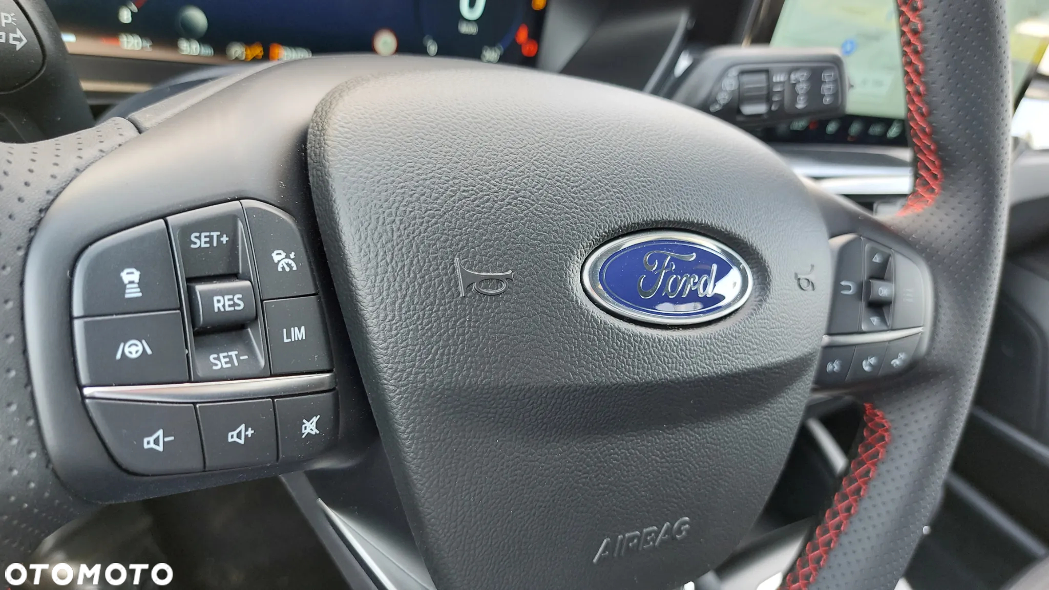 Ford Focus 1.0 EcoBoost mHEV ST-Line X - 25