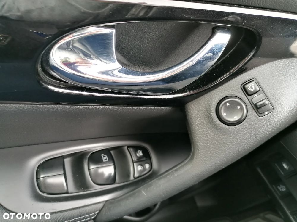 Nissan Qashqai 1.6 DCi N-Connecta - 18