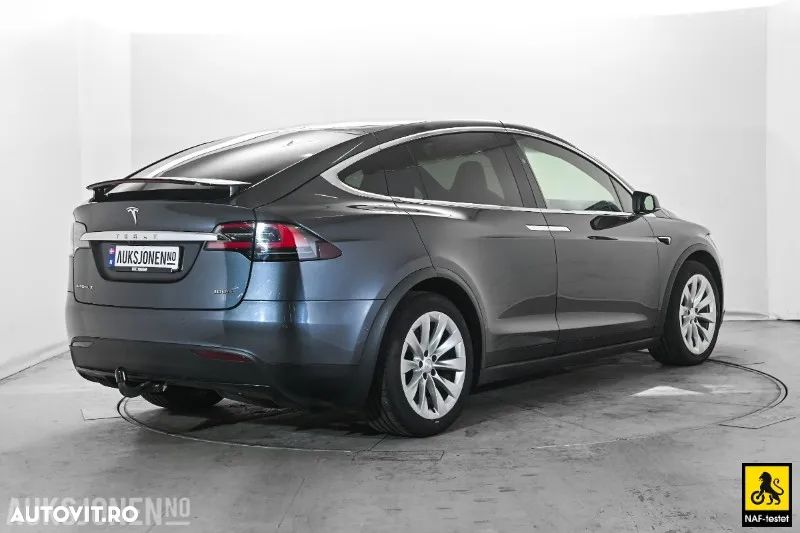 Tesla Model X - 2