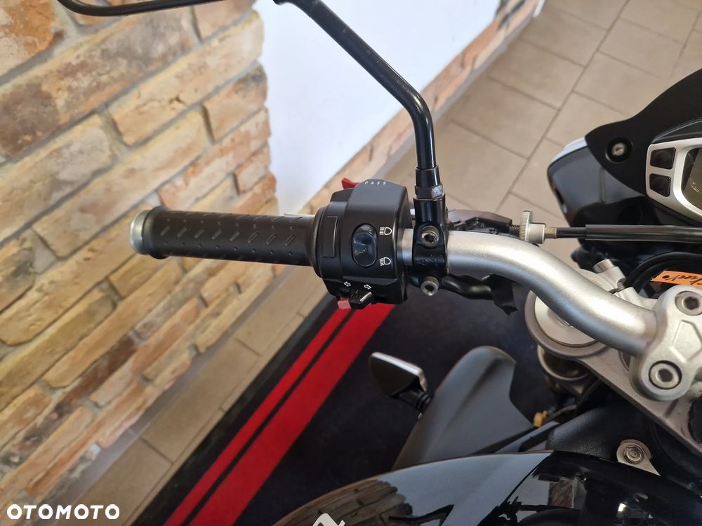 Triumph Street Triple - 21