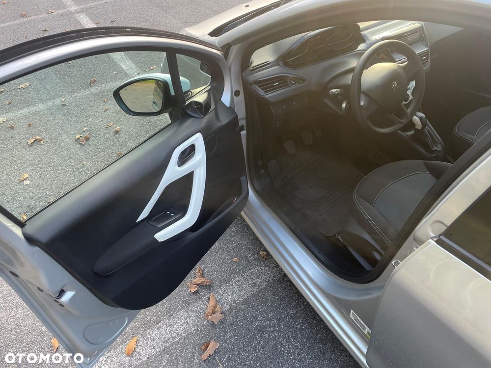 Peugeot 208 - 19