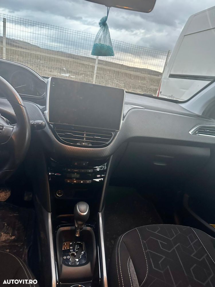 Peugeot 2008 1.2 L PureTech ETG Allure - 6