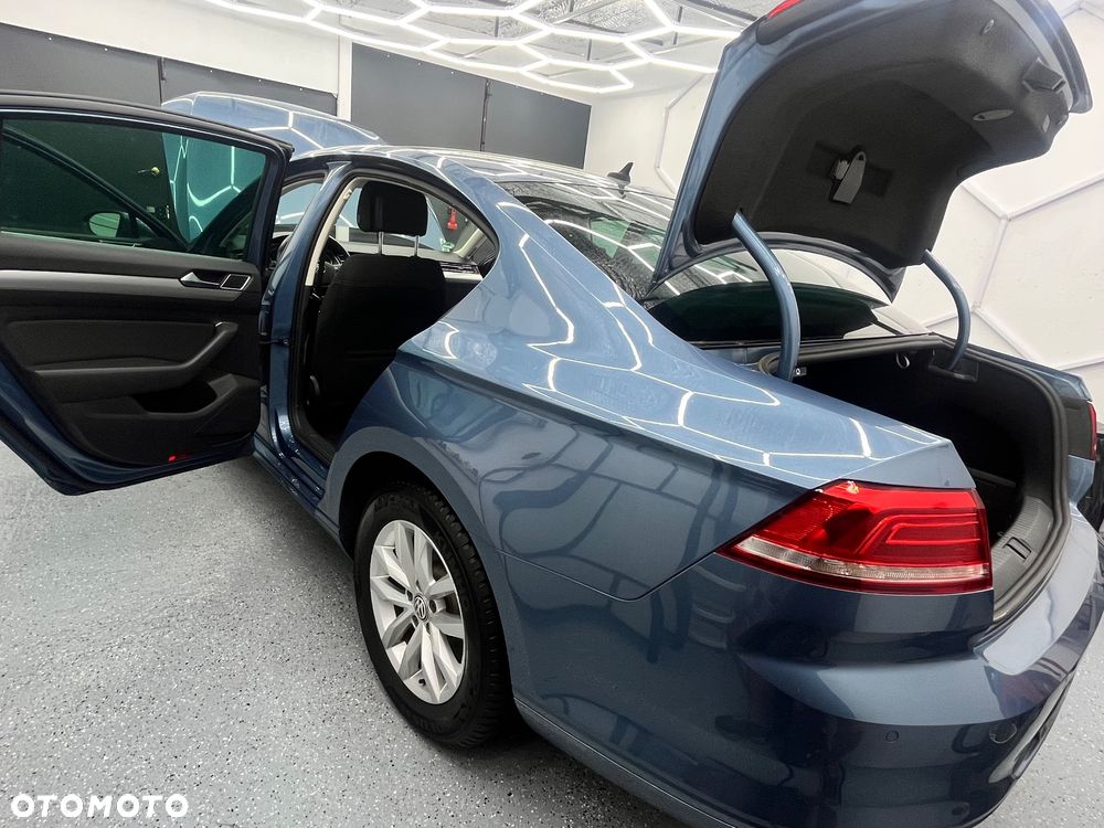 Volkswagen Passat - 34