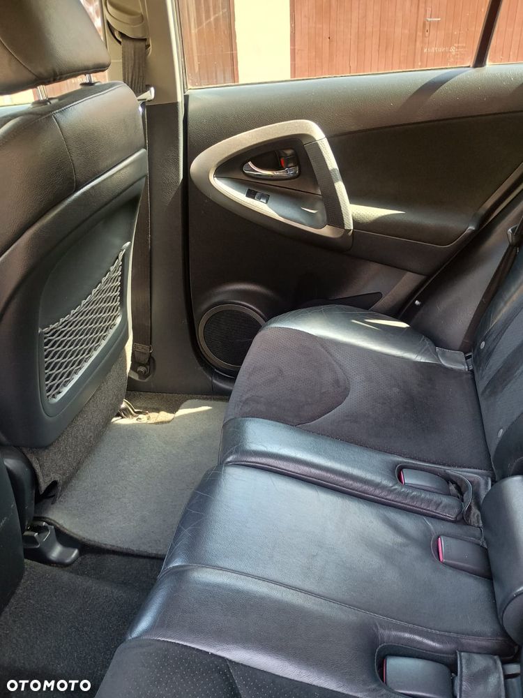 Toyota RAV4 - 9