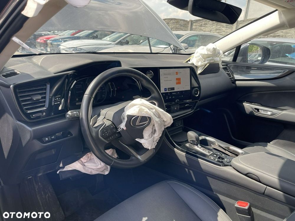 Lexus NX 450h+ E-FOUR Business - 12