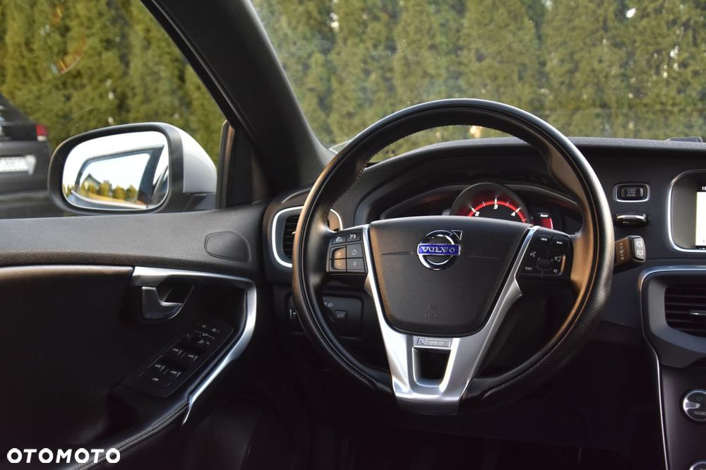 Volvo V40 D2 Drive-E R-Design Momentum - 10