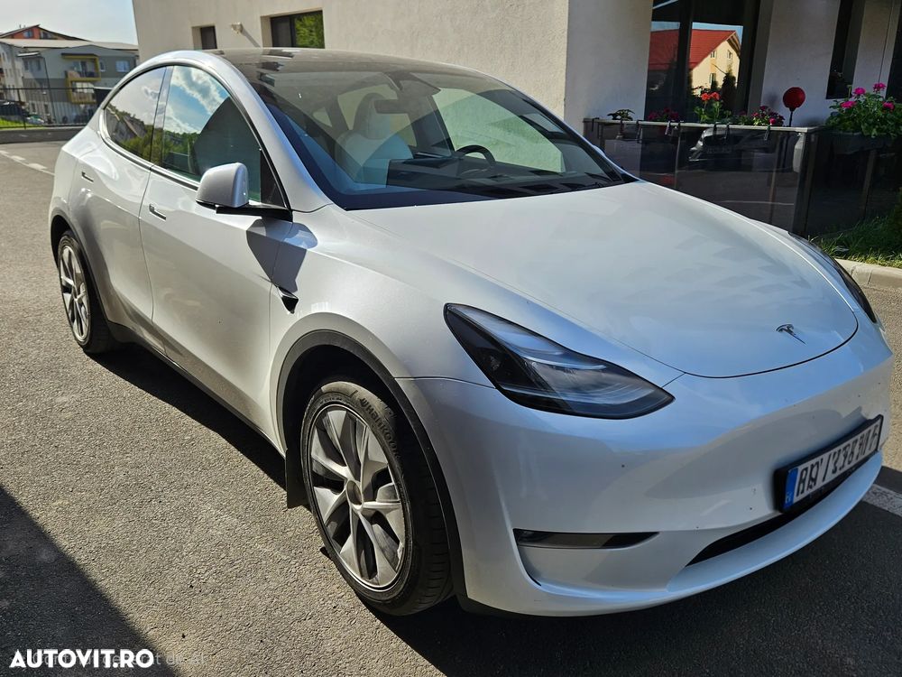 Tesla Model Y AWD Performance - 2